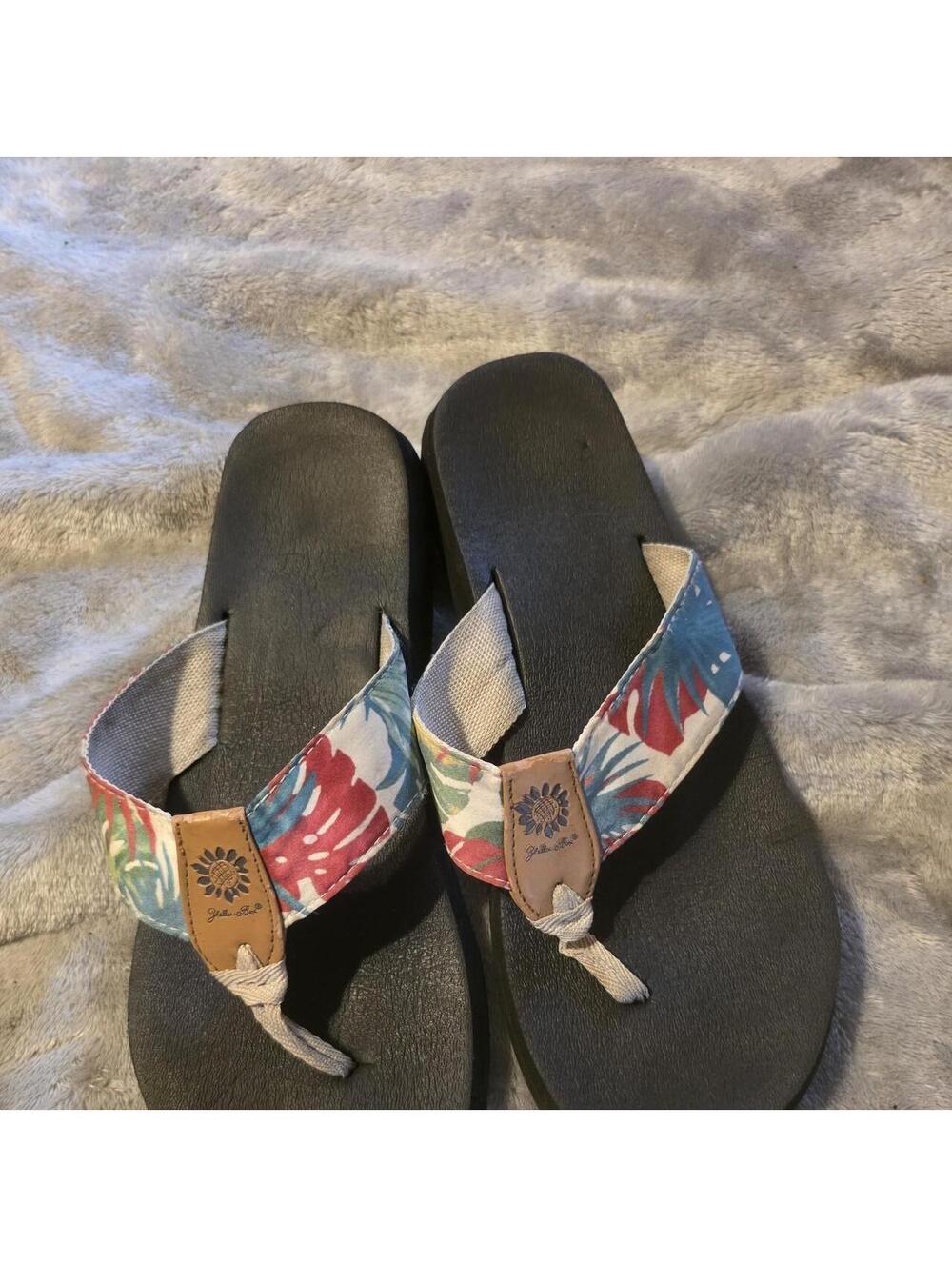 yellowbox black flip flops with ree, and green tropical leaf print size 10